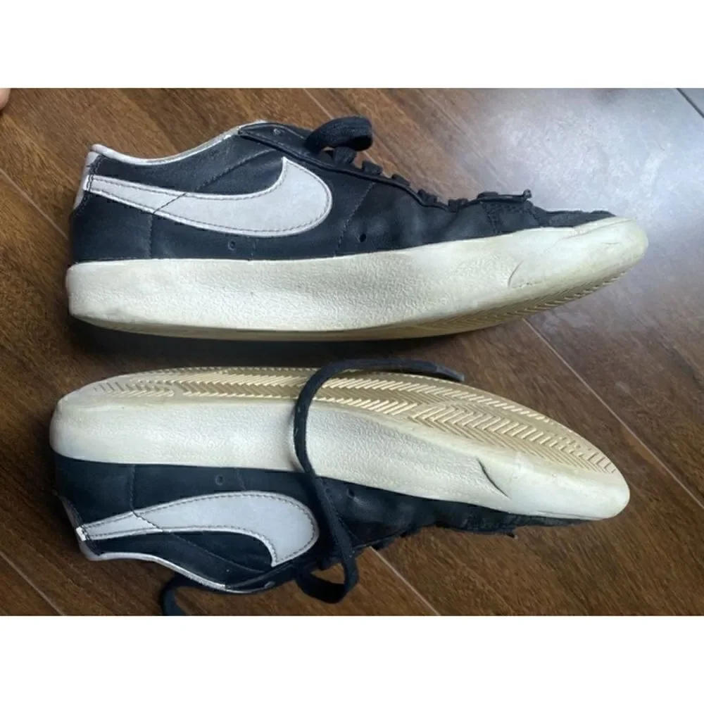 Nike 4 black casual sneakers
